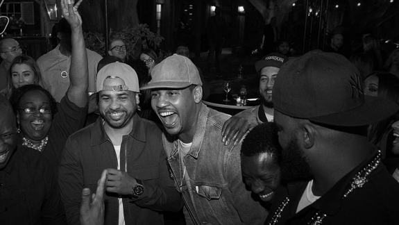 Dwyane Wade comanda carteado com amigos da NBA