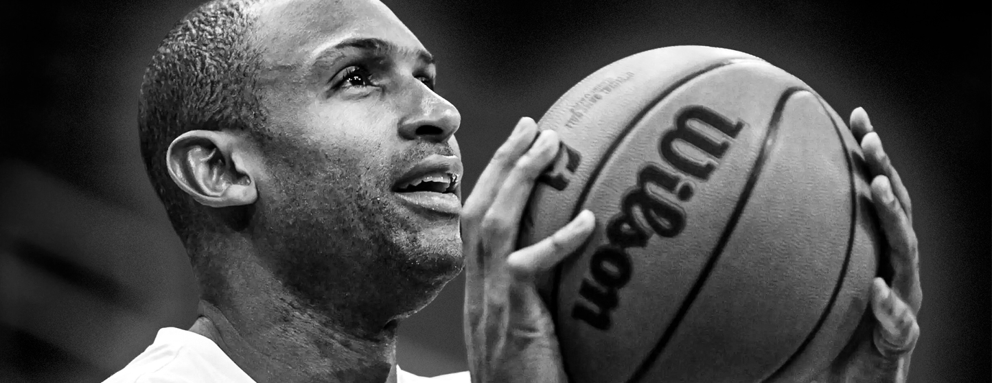 Warriors revela nova camisa de Al Horford
