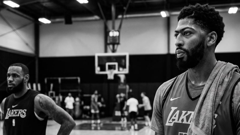Anthony Davis chama de mentira história de LeBron no Lakers