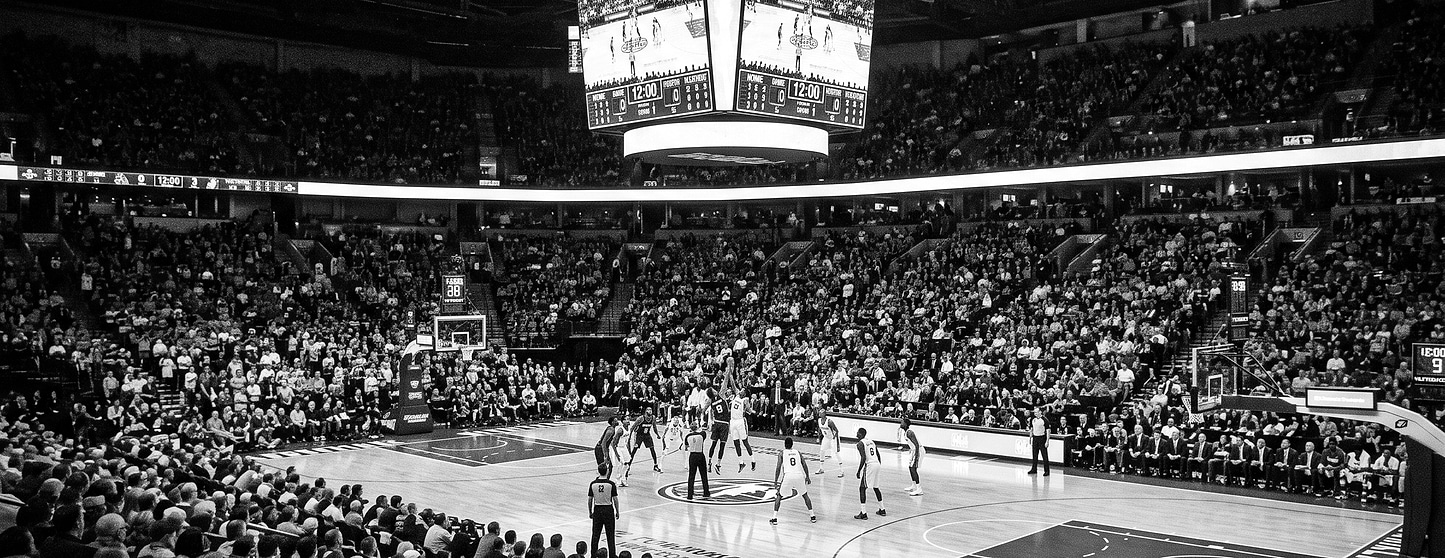 Arena lotada em jogo da NBA