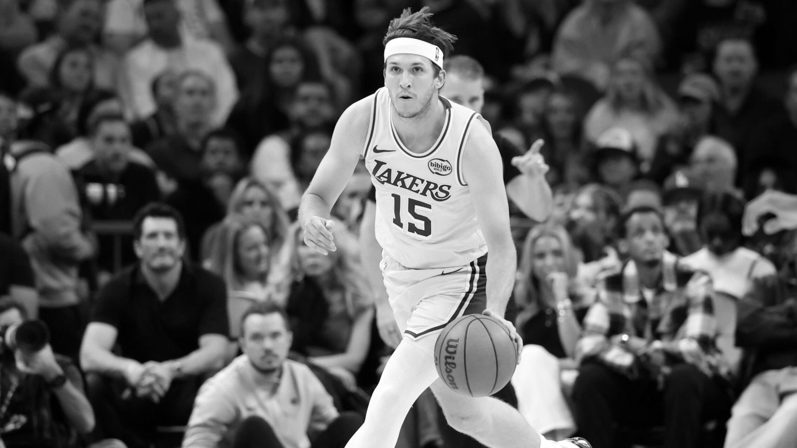 O banco do Lakers: quem entra quando Doncic senta