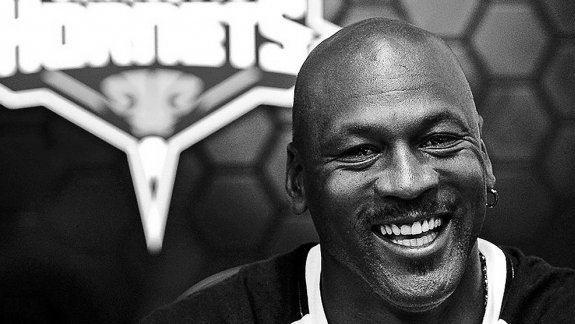 Charlotte Hornets vai usar uniformes da marca Air Jordan na próxima temporada da NBA