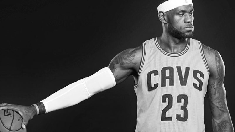 LeBron James: é melhor jogar dentro ou fora de casa?