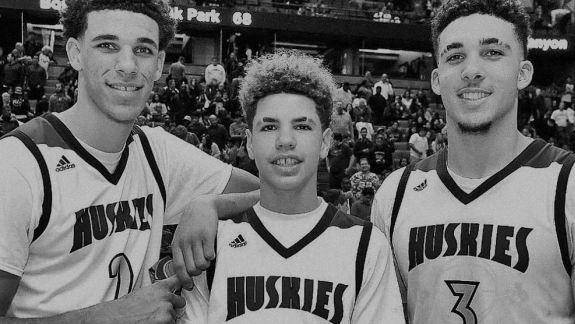 Lonzo Ball jogando com seus irmãos é um video que você precisa assistir