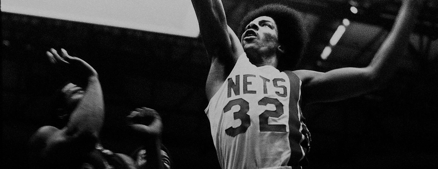 O dia que Julius Erving detonou no Rucker Park