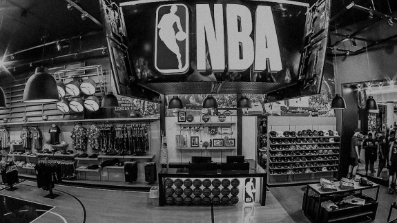 NBA inaugura loja na Galeria do Rock no centro de São Paulo