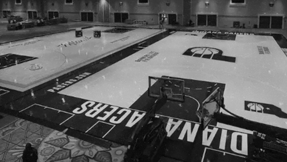 A montagem das quadras da NBA na Disney