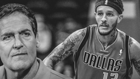 Vídeo mostra Mark Cuban acolhendo Delonte West em posto de gasolina de Dallas