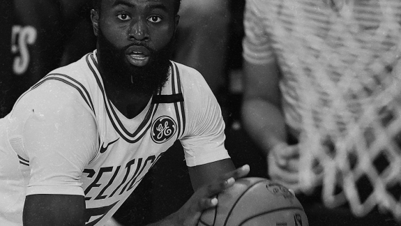 Os 10 melhores arremessadores de média distância da NBA hoje
