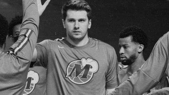 Luka Doncic empata um ícone do Celtics na lista de todos os tempos da NBA