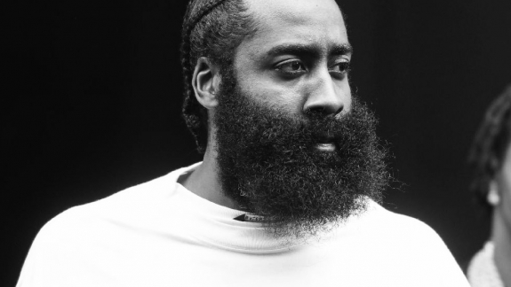 NBA: Vídeo mostra James Harden sendo detido pela polícia francesa