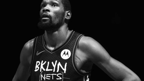 Kevin Durant reage ao saber sobre saúde de árbitro da NBA