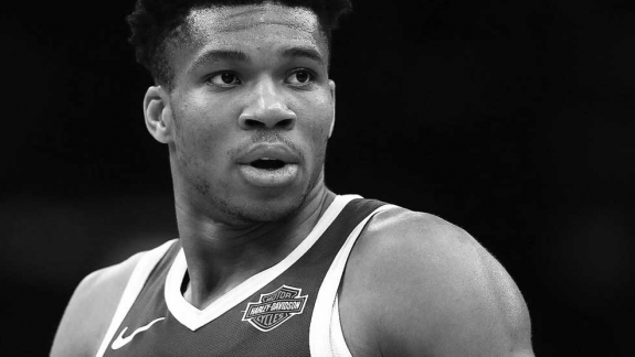 NBA: Giannis Antetokoumpo reage impressionado a presença de LeBron James nas finais entre Bucks e Suns