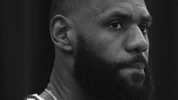 LeBron James opina sobre vacina contra COVID-19 e os jogadores da NBA