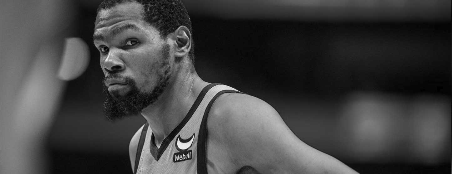 NBA multa Kevin Durant por xingar torcedor