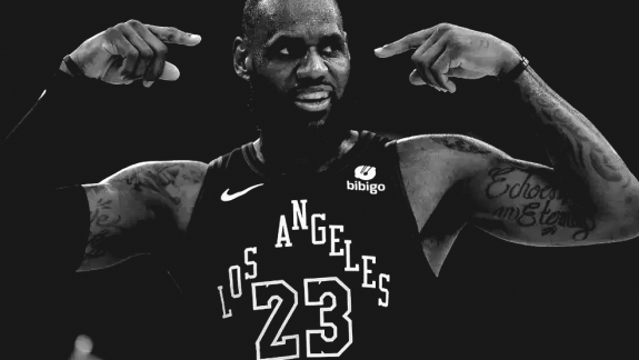 LeBron James dá assistência absurda na vitória do Lakers contra o Suns
