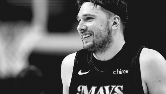 NBA: Luka Doncic xinga ao vivo em entrevista e sua reação é hilária