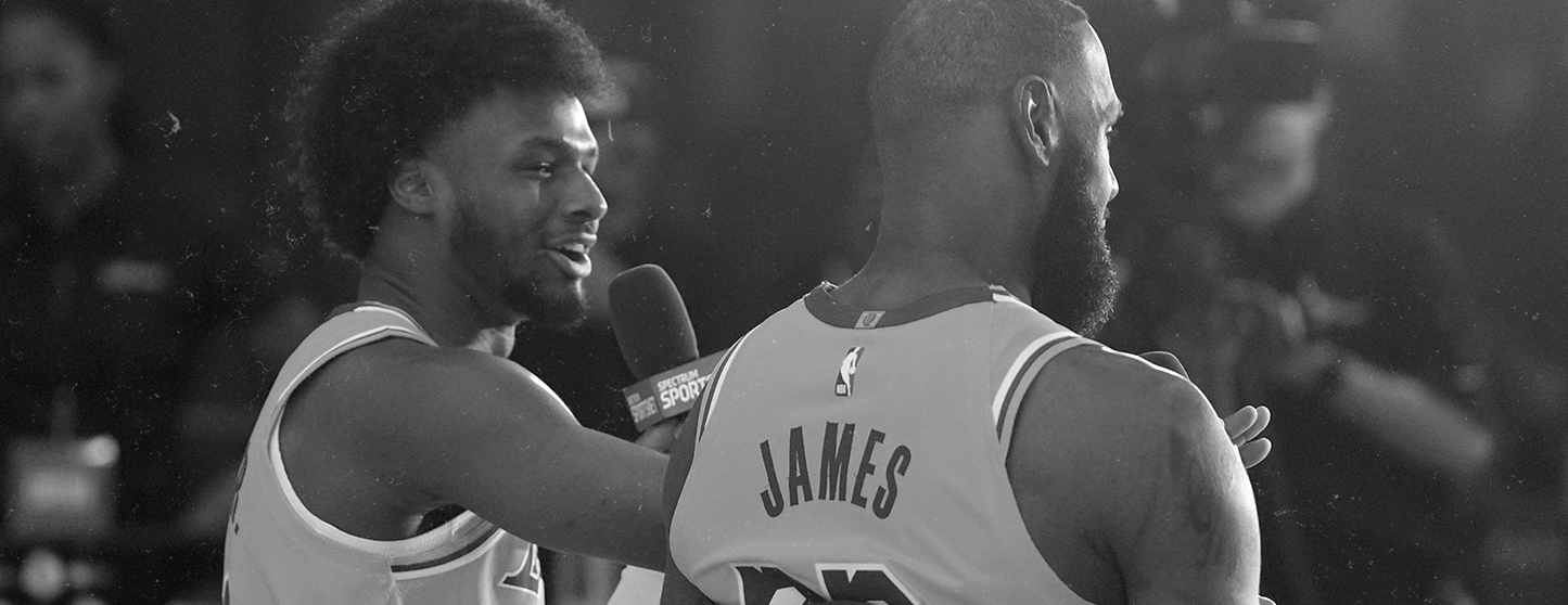 Bronny James tira sarro com LeBron no Media Day do Lakers