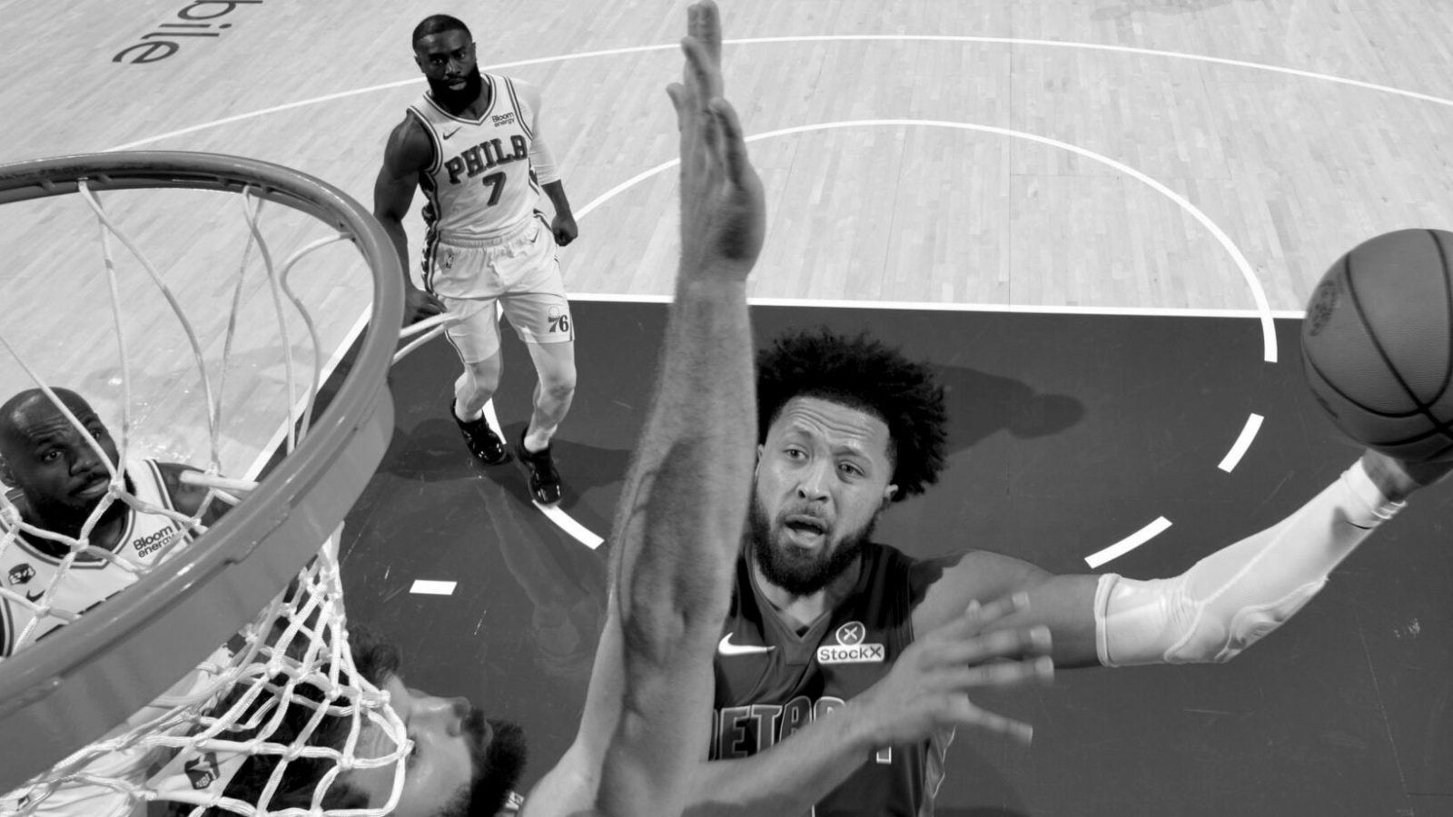 Sixers x Pistons: o que o Pistons fez com Jaylen Brown