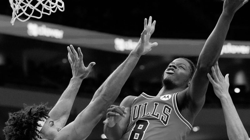 Bucks x Bulls hoje: horário, onde assistir e escalações