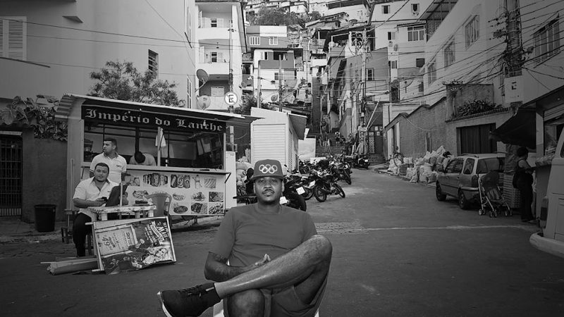 O dia que Carmelo Anthony visitou uma favela no Rio