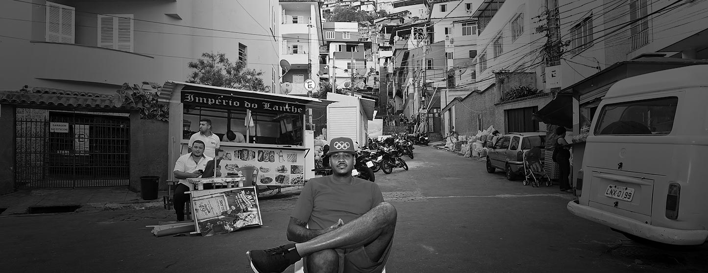 O dia que Carmelo Anthony visitou uma favela no Rio