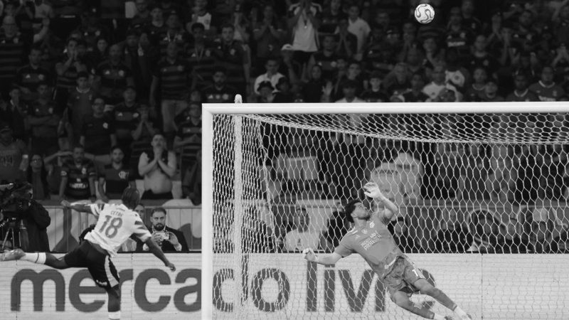 Por que o pênalti de Cetré foi repetido contra o Flamengo
