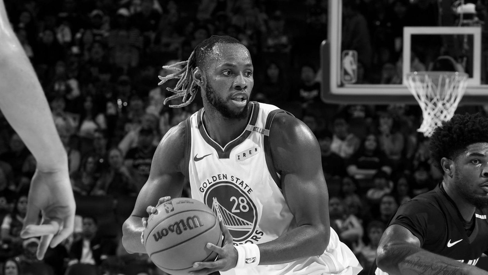 O que Charles Bassey vendia quando descobriu o basquete