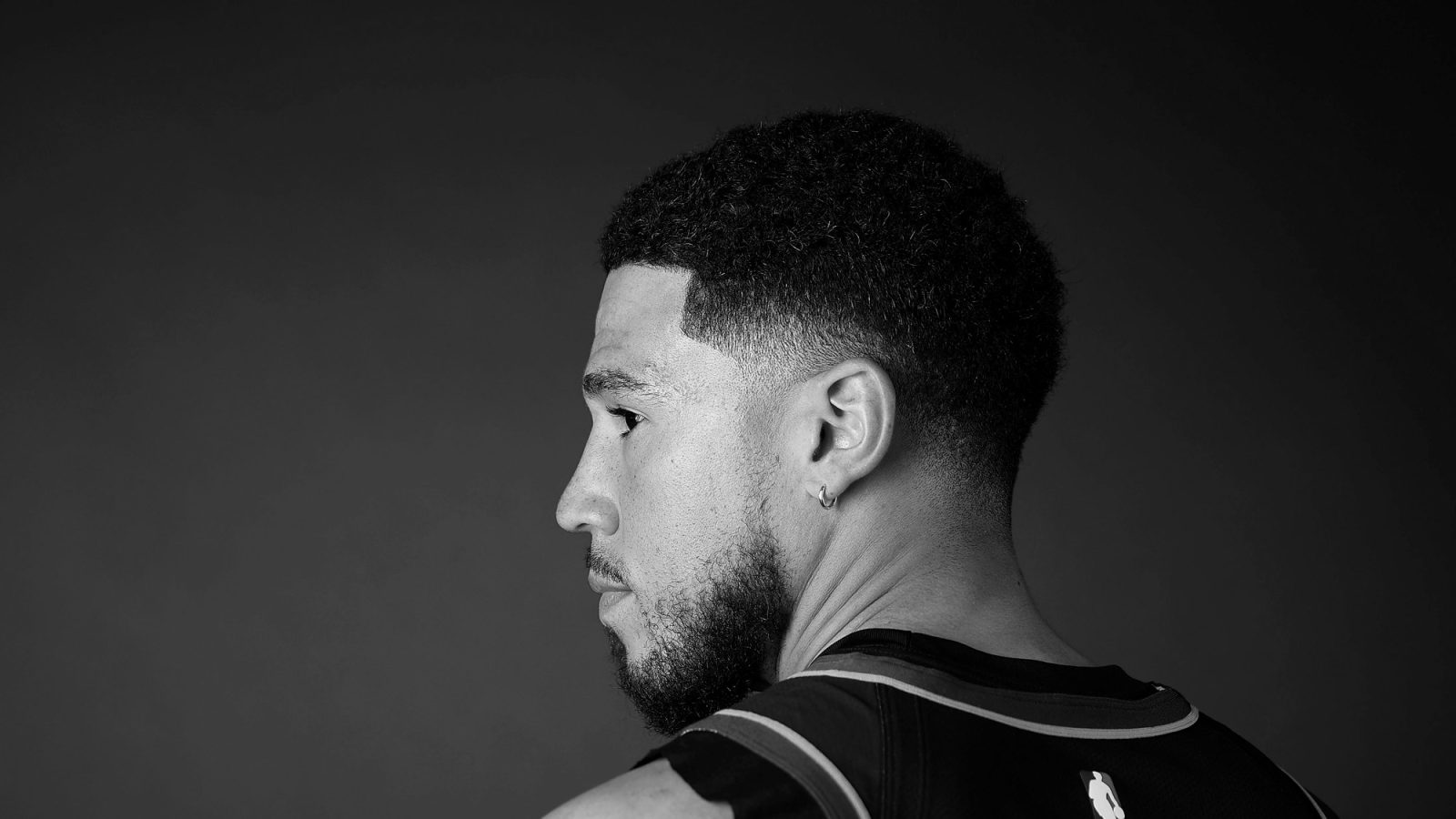 GM do Suns defende Booker das críticas depois da varrida