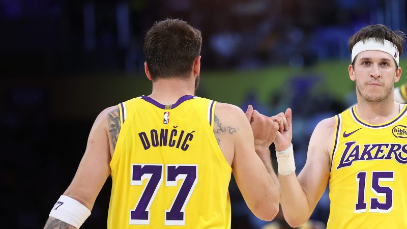 Doncic e Reaves vão se revezar em quadra, diz Redick