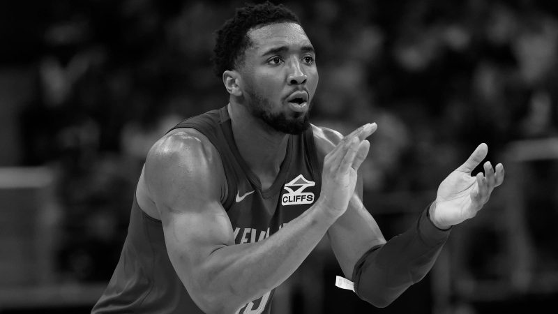 Donovan Mitchell chama LeBron de inimigo depois do Sixers