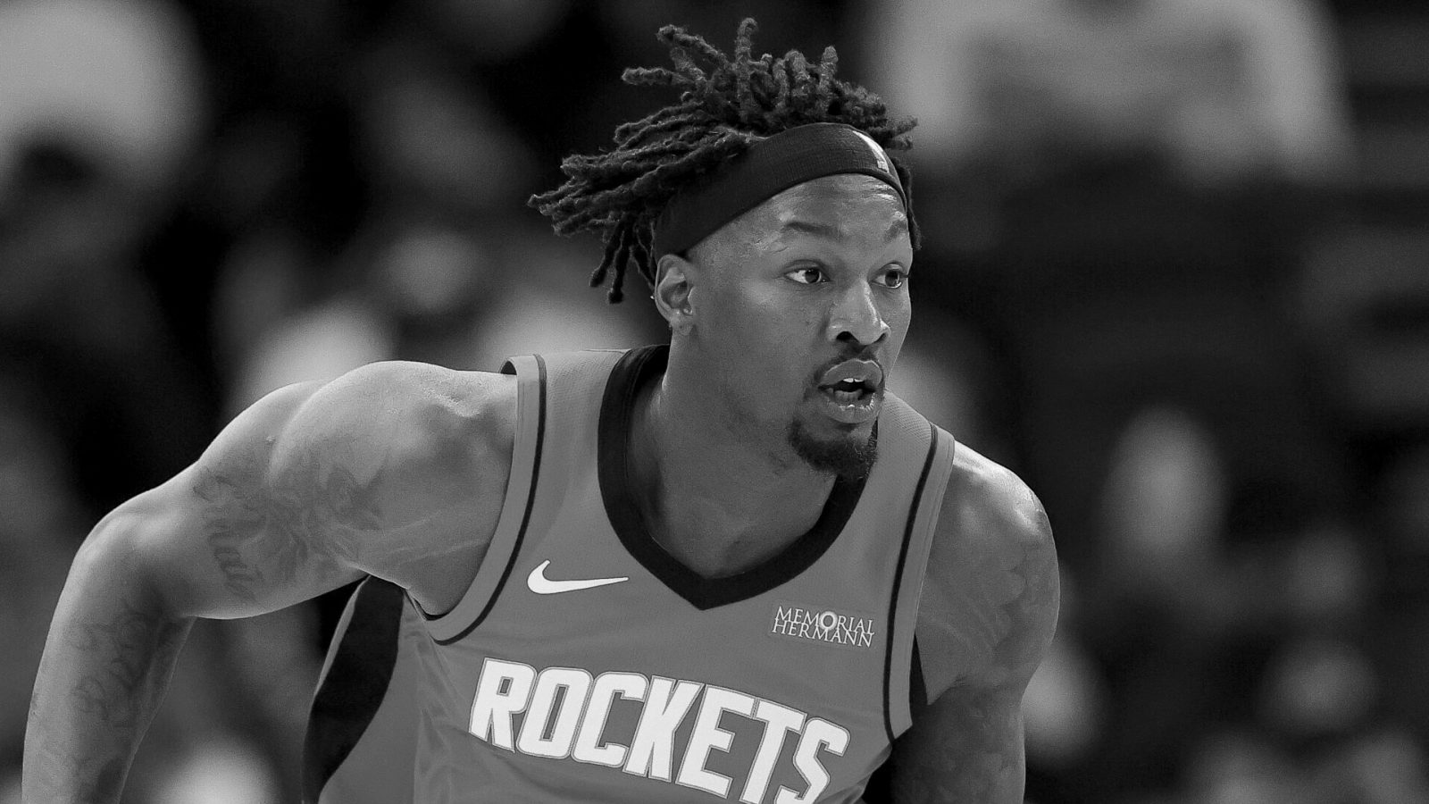 Hawks perde pivô novato e busca Finney-Smith no Hornets