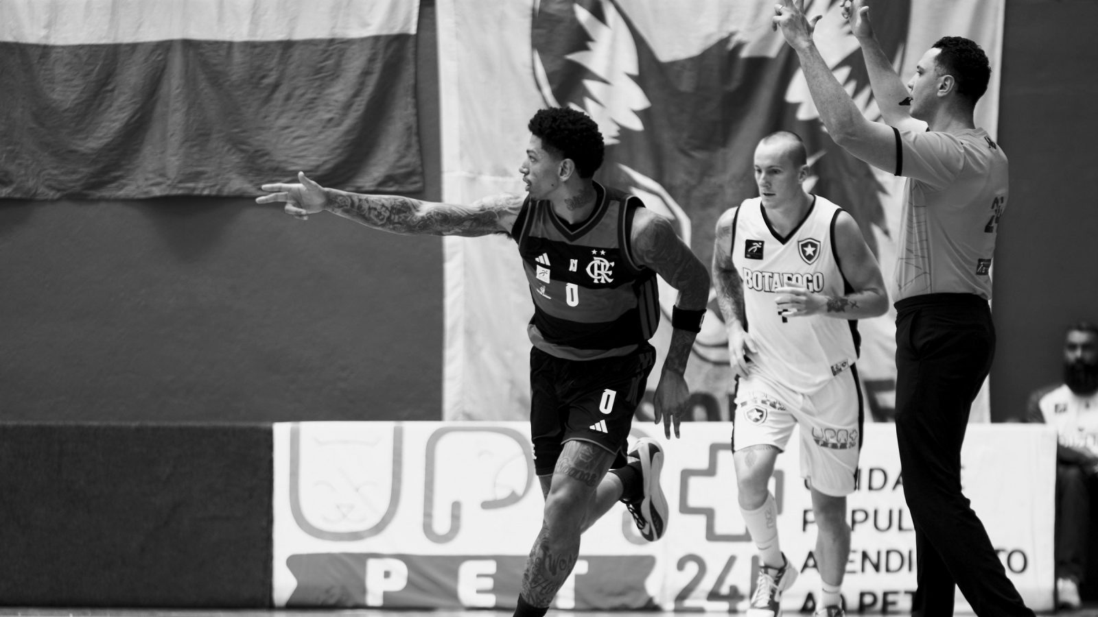 Flamengo x Botafogo no basquete: 99 a 66 com 22 de Didi