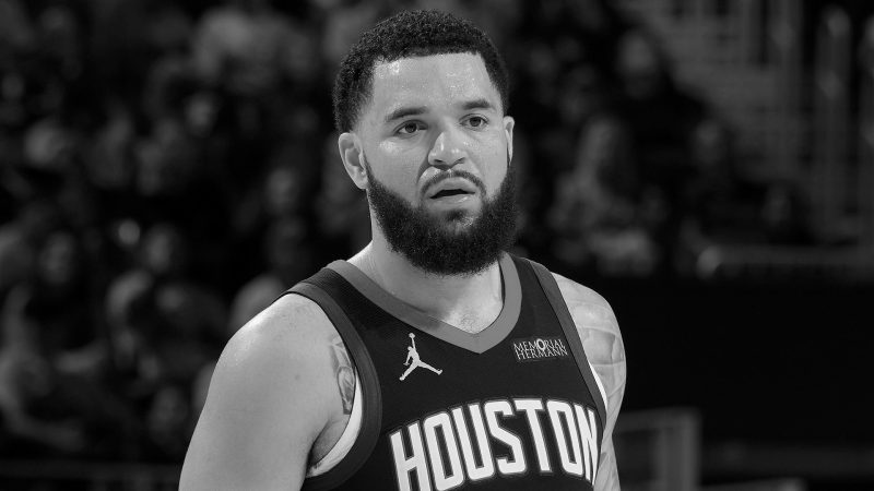 VanVleet volta ao Rockets por US$ 25 milhões após 1 ano fora