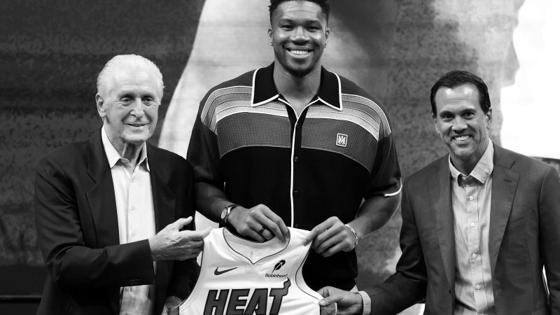 O que Pat Riley foi fazer na quadra onde Giannis cresceu