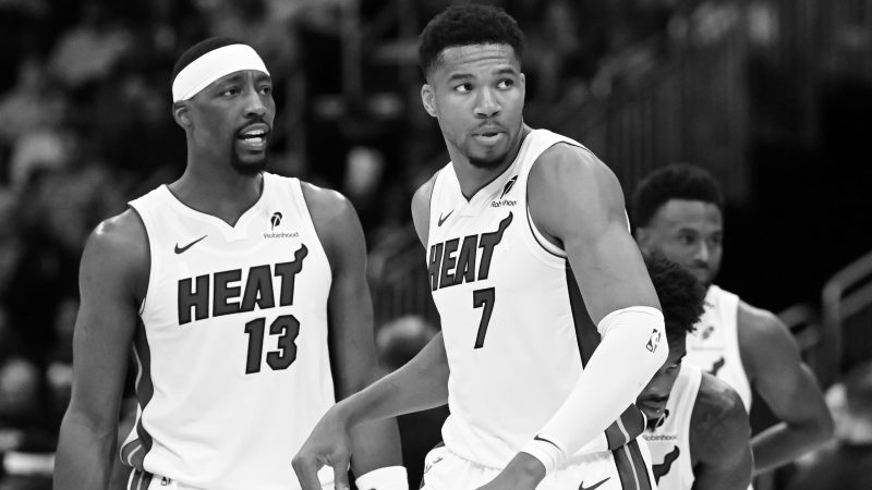 LeBron reage à dupla Giannis e Adebayo no Heat