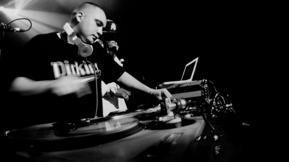 Confira o som que toca na liga de basquete de Venice Beach