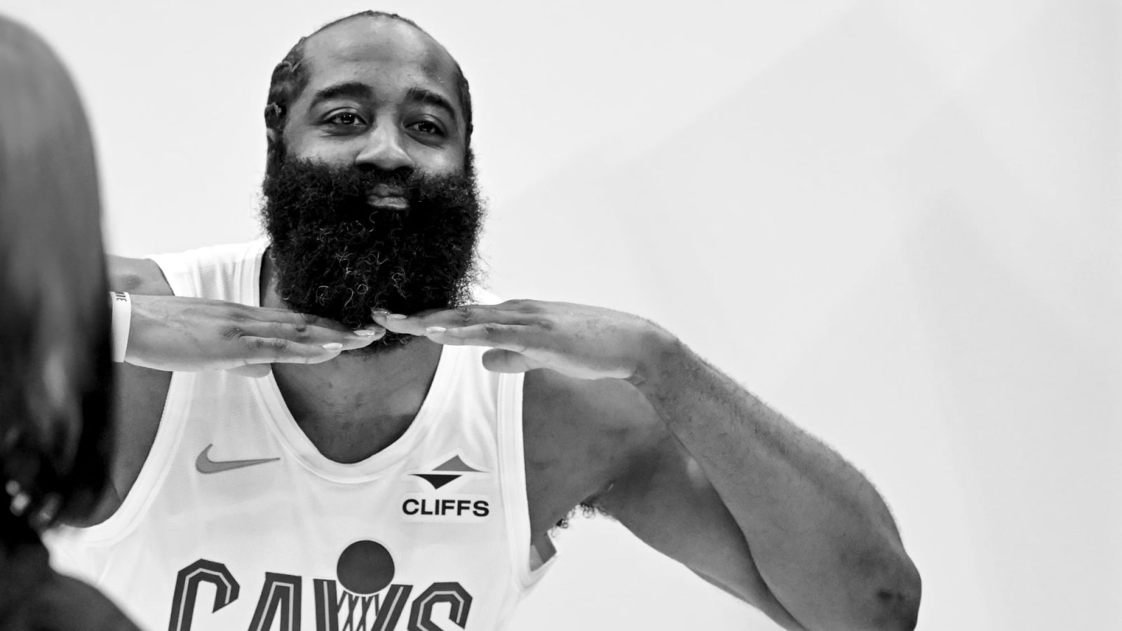 James Harden tirou a barba? A verdade sobre a foto