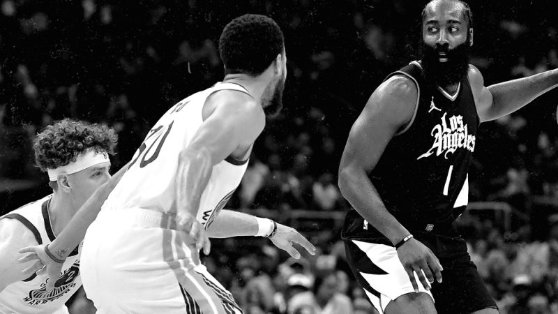Warriors x Clippers: Stephen Curry é ovacionado por James Harden antes do duelo da pré-temporada