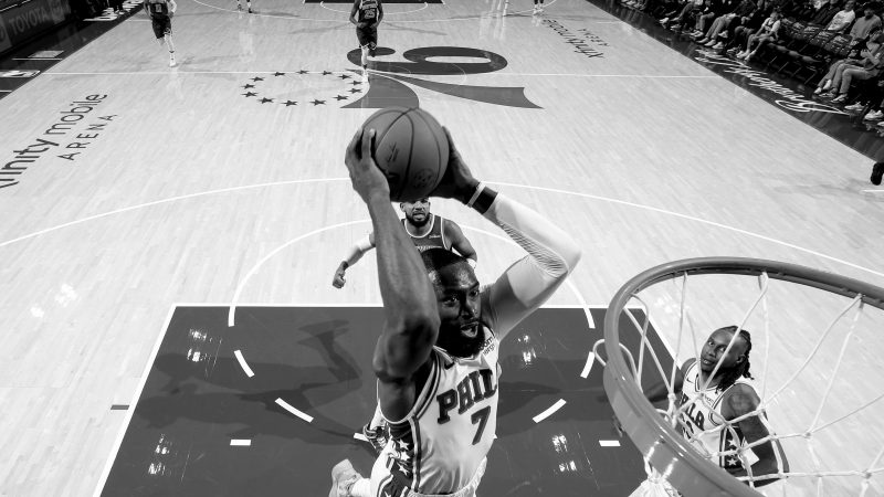 Sixers atropela o Knicks com 22 de Jaylen Brown na estreia