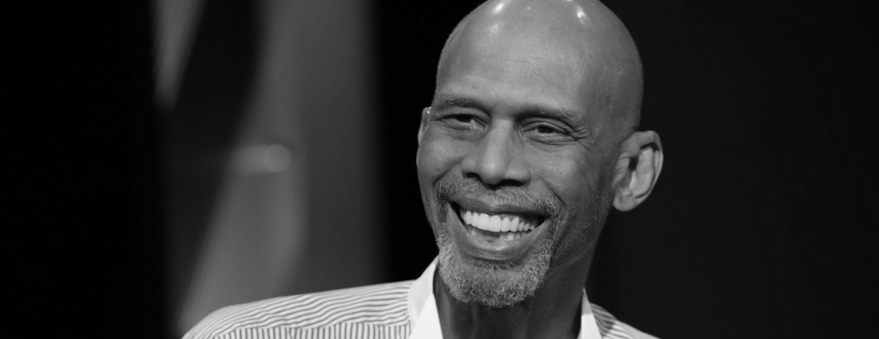 Kareem Abdul-Jabbar vai leiloar itens de sua carreira por caridade