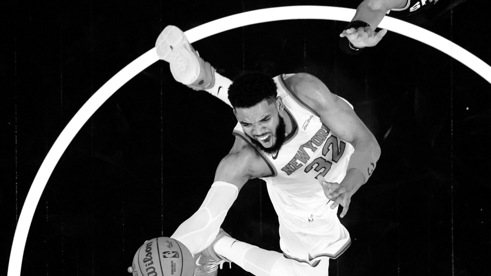 Towns e Hart cobram extensão do Knicks campeão no media day