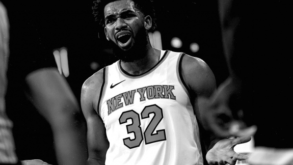 Karl-Anthony Towns ignora show da Billie Eilish para assistir jogo do Wolves no celular