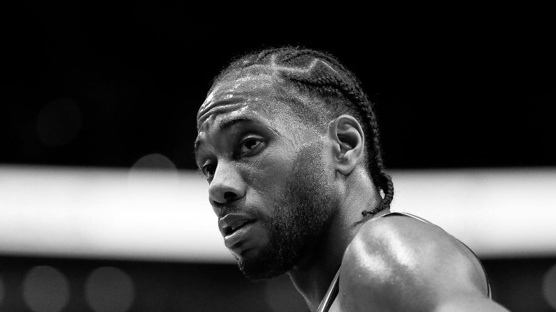 Kawhi chega ao media day do Raptors com muito a explicar