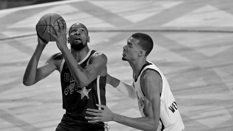 Durant responde a Wembanyama: “não tem nada a ver comigo”