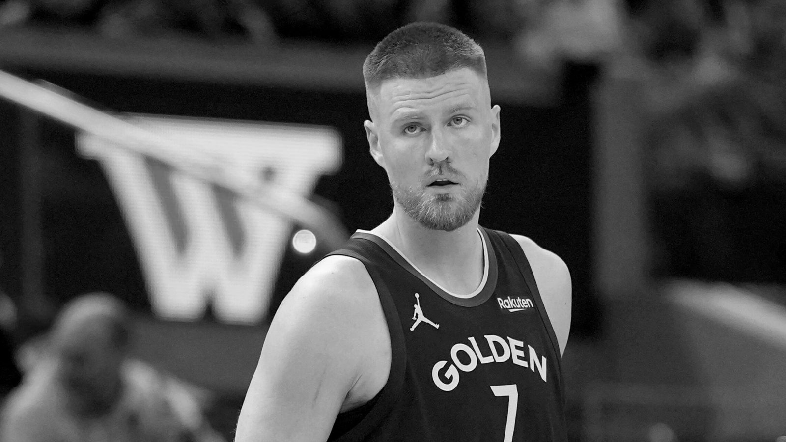 Porzingis não viaja ao Havaí e vira mistério no Warriors