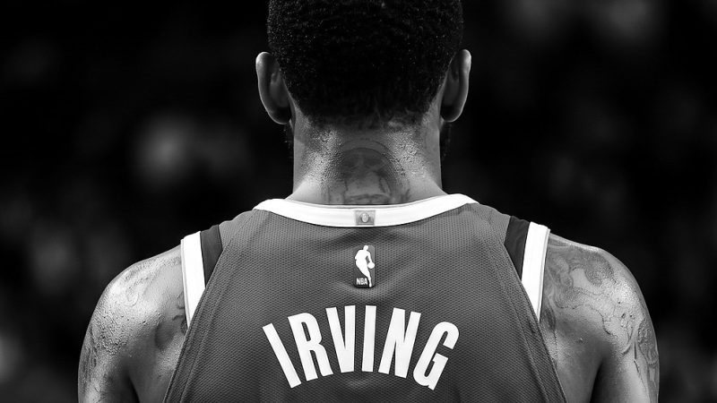 Mavericks diz não, mas rivais esperam Kyrie até fevereiro
