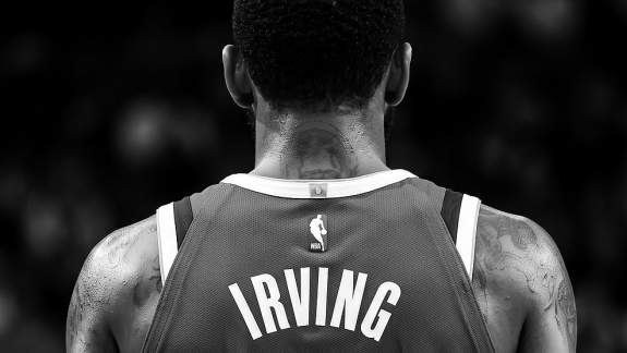 Mavericks diz não, mas rivais esperam Kyrie até fevereiro