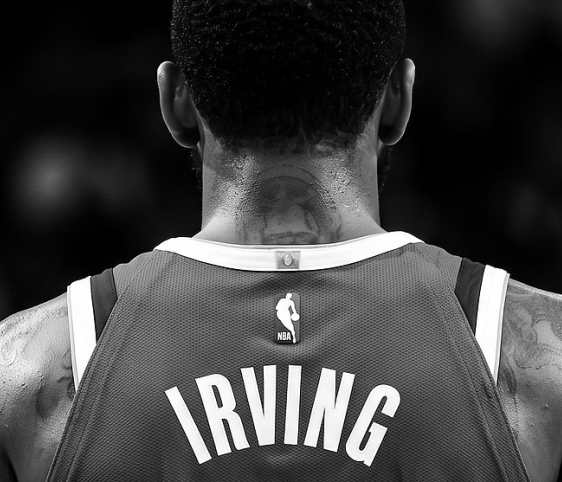 Mavericks diz não, mas rivais esperam Kyrie até fevereiro