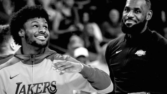 Lakers faz mistério sobre LeBron e Bronny James antes de estreia contra o Timberwolves